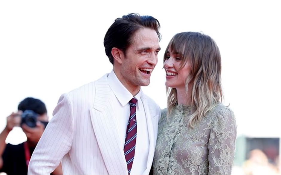 Suki Waterhouse mahnit në Venecia shfaqet pranë Robert Pattinson