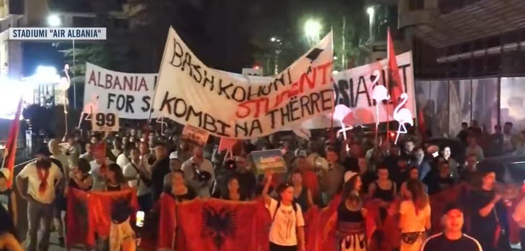 “Nesër më shumë!”- Përfundon protesta e 99-të kundër qeverisë, qytetarët e vendosur: Rama jep dorëheqjen!