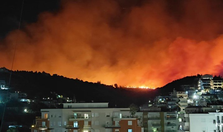 Vangjel Tavo: Vijon puna për normalizimin e situatës pas zjarreve në Himarë, u ndalëm pranë familjeve më të prekura