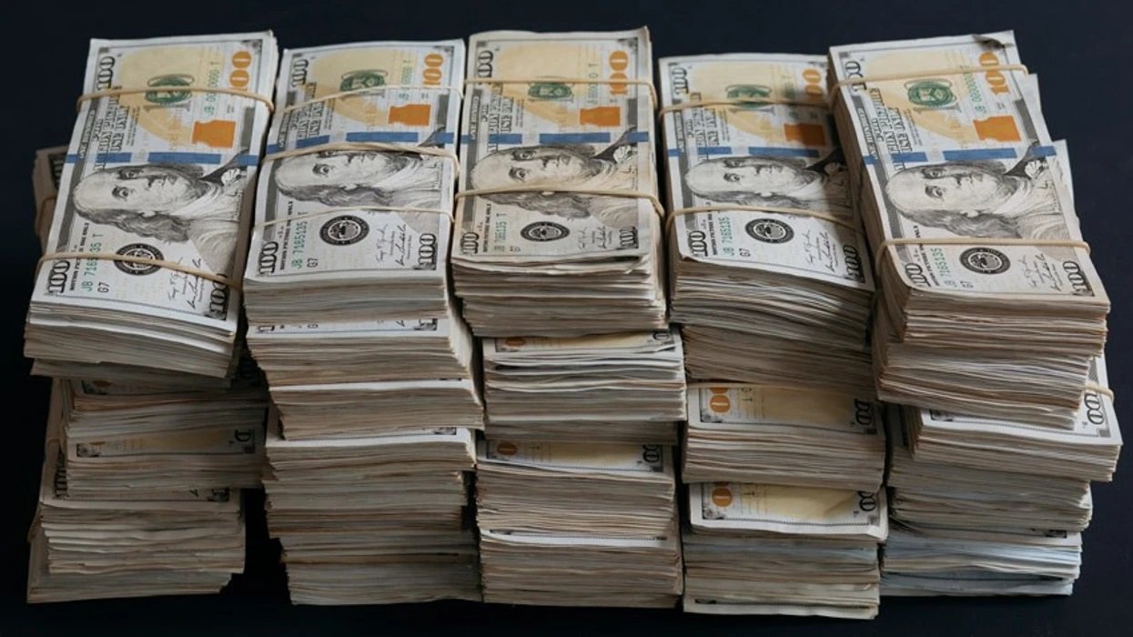 Mori një biletë lotarie dhuratë për ditëlindje, burri fiton 1 milion dollarë