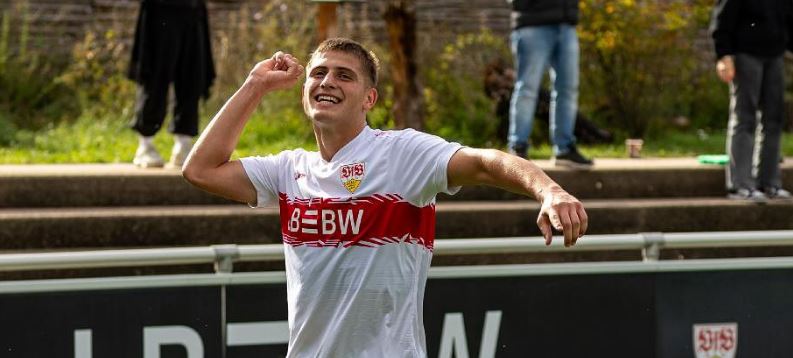 Enis Rexhepi debuton me Stuttgartin II 
