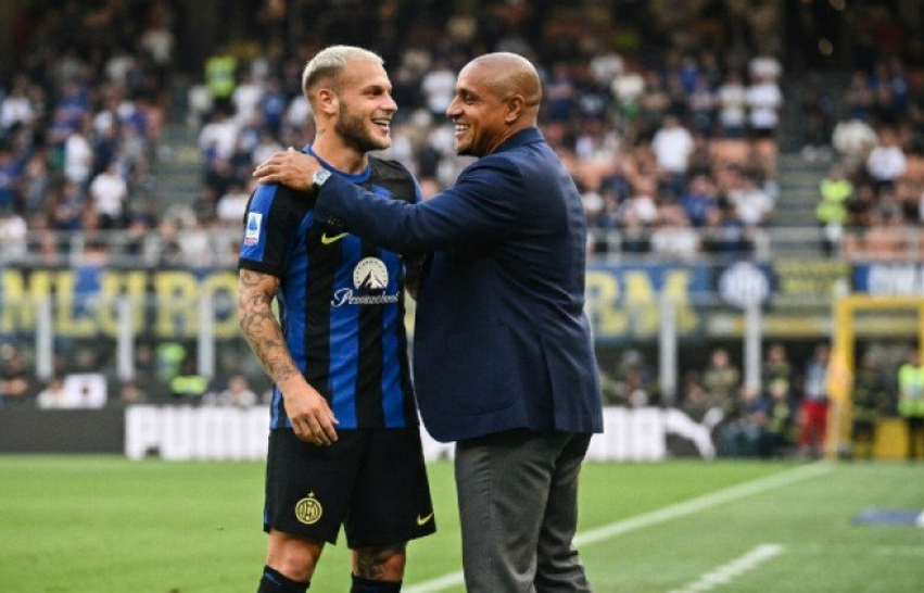 roberto-carlos-e-vlereson-dimarco-ma-kujton-stilin-tim-te-lojes