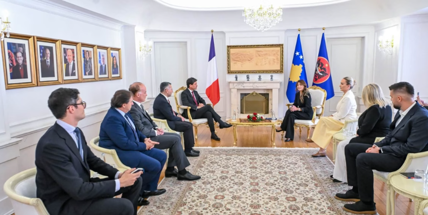 Haxhiu pranon letrat kredenciale nga ambasadori i Francës