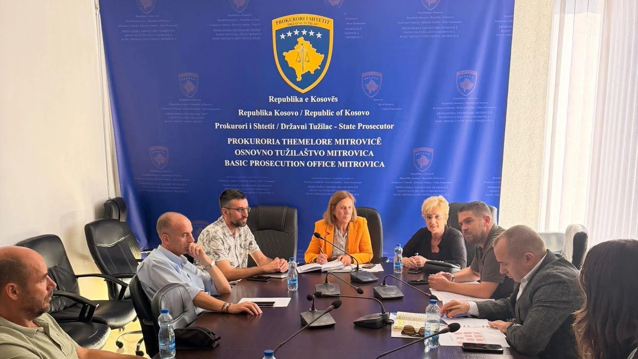 Prokuroria e Mitrovicës mbledh institucionet për luftimin e trafikimit me qenie njerëzore