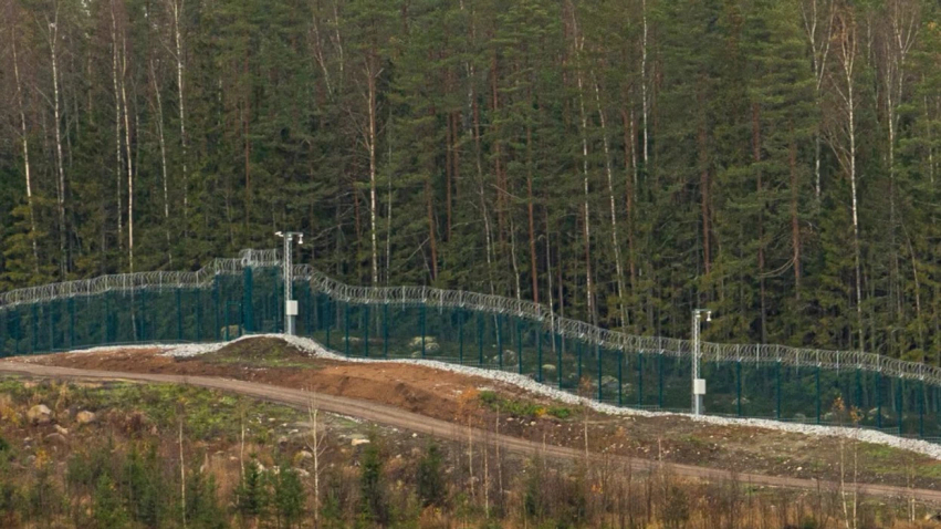 Finlanda përfundon 200 kilometrat e murit përgjatë kufirit me Rusinë