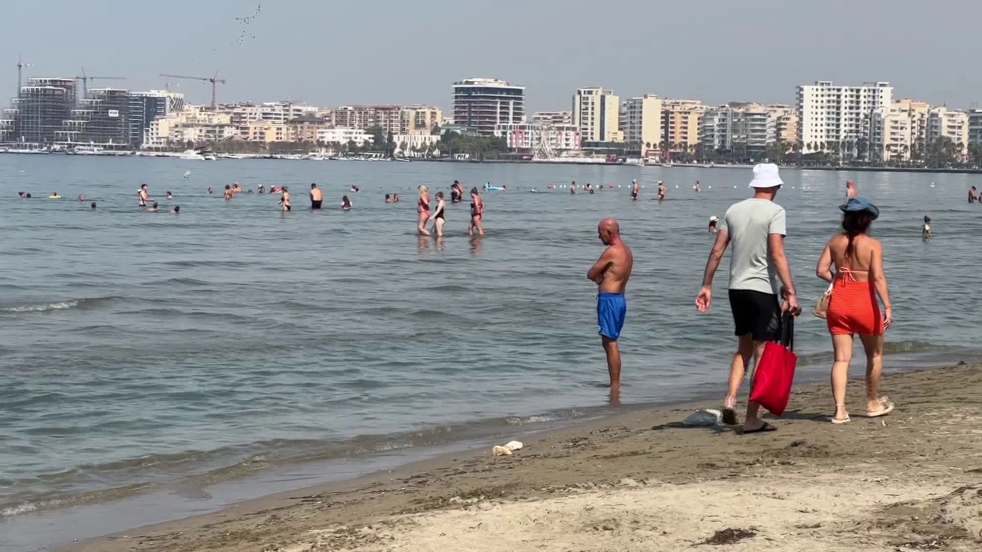 Shtatori mban Vlorën plot, çmime më të ulëta dhe temperatura të buta, prenotimet mbeten të larta