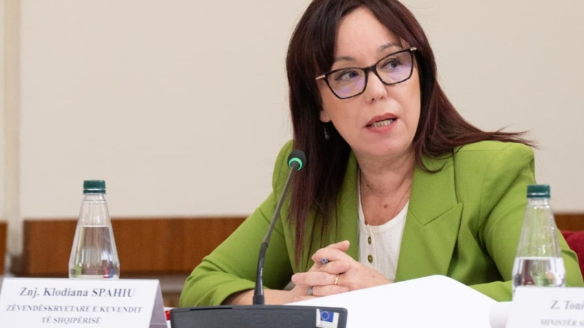 Ndryshimet në qeveri  Begaj dekreton shkarkimin e Evis Salës dhe emërimin e Klodiana Spahiut