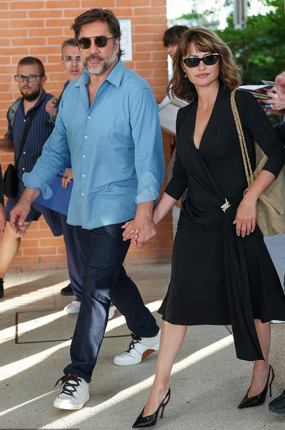 Penelope Cruz rrëmben vëmendjen në Venecia, shfaqet dorë për dore me Javier Bardem
