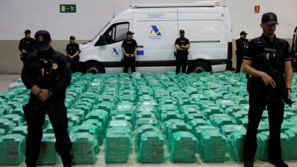 Spanja sekuestron mbi 1,2 ton kokainë të fshehur në një ngarkesë me arra kokosi