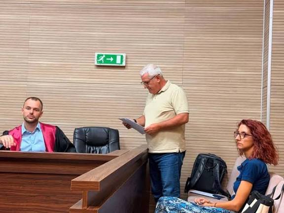 Hedhja e gazit në Kuvend: Gjykata vendos për Xhelal Sveçlën