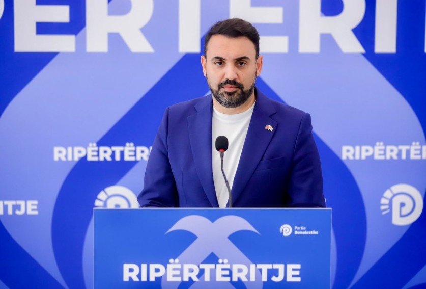 “Qeveria, e përfshirë në trafik armësh” – Denoncimi i Arben Ahmetajt, Këlliçi: Ron Yeffeti i KAYO pranon se është punësuar për punët e pista!