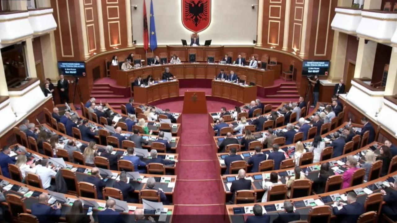 Kuvendi nis sot sesionin e ri/ Nga betimi i ministres së re te reforma territoriale, çfarë pritet në seancën e sotme