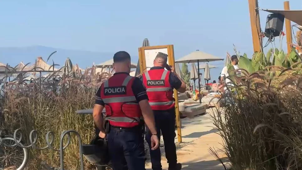 Sherr në ‘beach bar’, konfliktohen fizikisht disa persona në Vlorë, ndërhyn policia