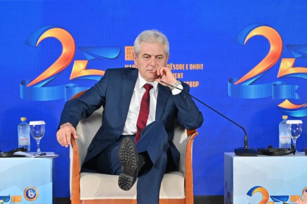 Ali Ahmeti në 35-vjetorin e pavarësisë së Maqedonisë së Veriut: Shtetet nuk dobësohen nga barazia