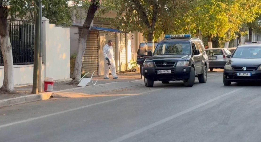 Vrasja në Shkodër, autori u konfliktua fillimisht me 24-vjeçarin në një lokal, i shkoi me pistoletë në banesë!