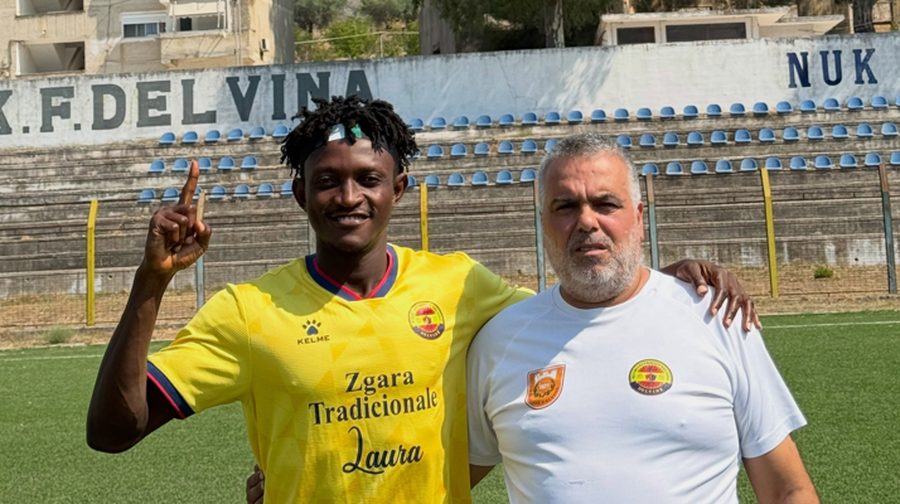 Adeyemi “zbarkon” në Shqipëri, firmos me klubin e Kategorisë së Dytë