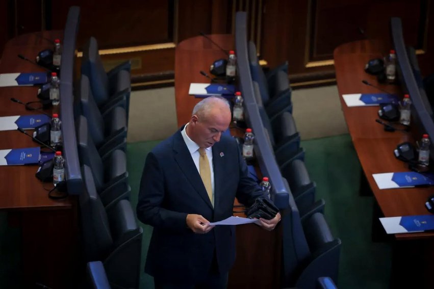 Propozoi nënkryetarin në emër të popullit serb, Qorrolli kërkon sanksionimin e Simiqit