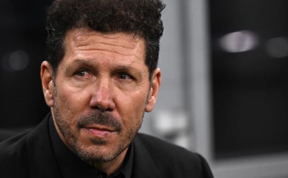 Diego Simeone paralajmëron lojtarin
