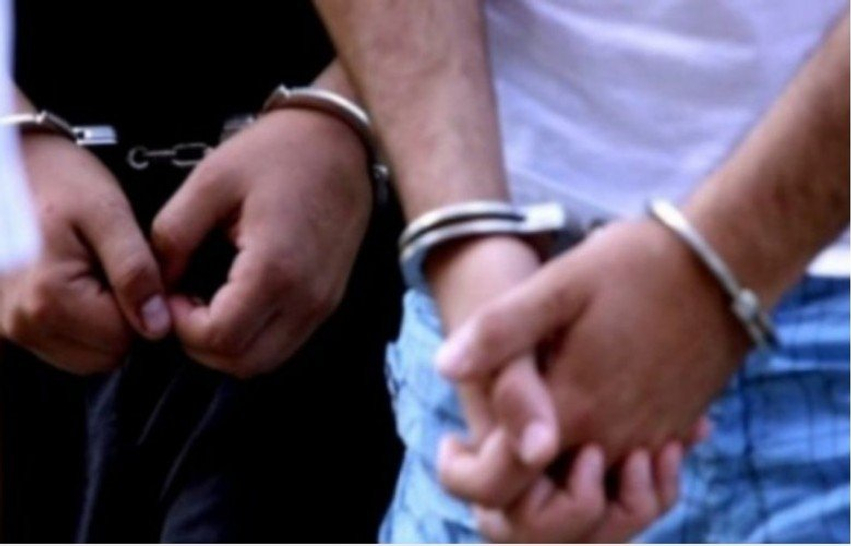 Përleshje fizike dhe dëmtim i një veture në Fushë Kosovë  arrestohen dy persona