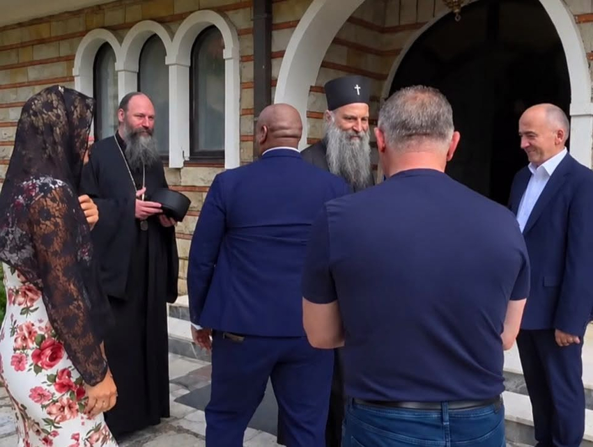  E sfidojmë të distancohet publikisht    Kelmendi kritikon Muhaxherin për takimet me Porfirijen