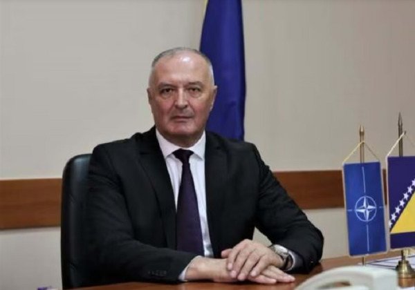 ​Ministri i Mbrojtjes i BiH-së akuzon 37 anëtarë të Forcave të Armatosura për lavdërimin e kriminelit Mlladiq