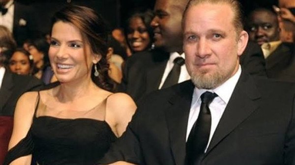 ​Sandra Bullock komenton tradhtinë e ish-bashkëshortit