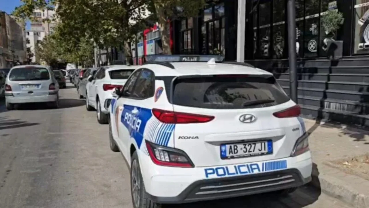Punonjësi humbi jetën pasi ra në kontakt me rrymën elektrike dhe 3 të tjerë u plagosën, ndalohen dy zyrtarët e bashkisë në Tropojë