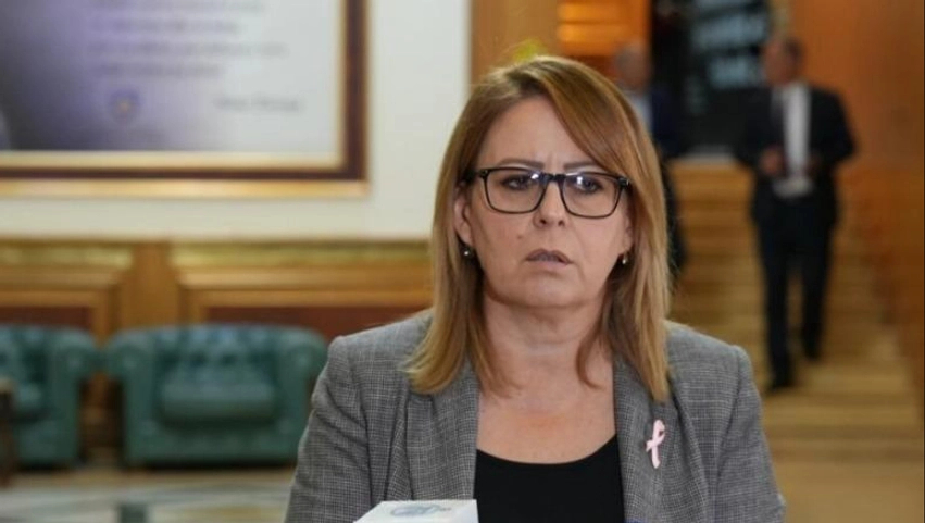 Bajrami reagon pas shtyrjes së seancës  Kush po i bllokon institucionet 
