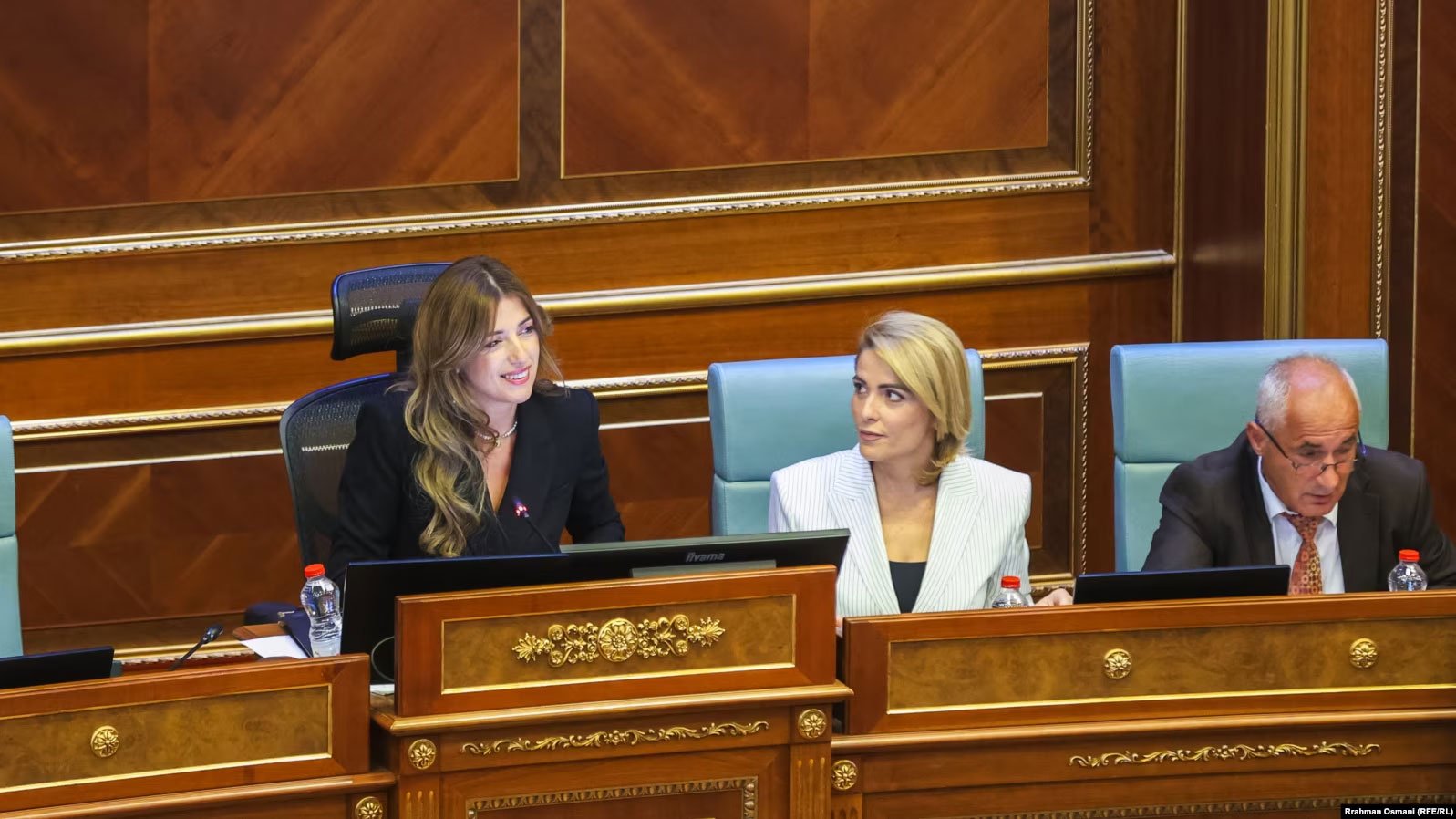 Haxhiu merr drejtimin e Kuvendit, ngërçi kalon te nënkryetarët – seanca shtyhet