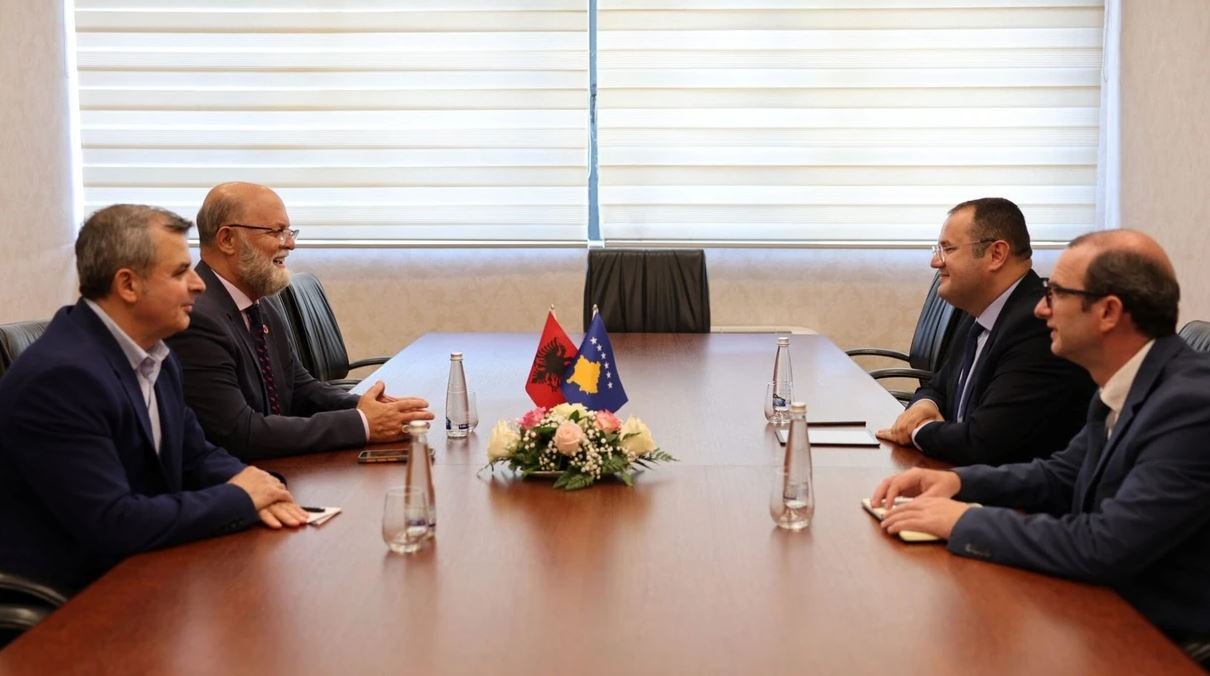 Ismaili pret ambasadorin Malaj, flasin për SEPA-n dhe modernizimin e sistemit të pagesave