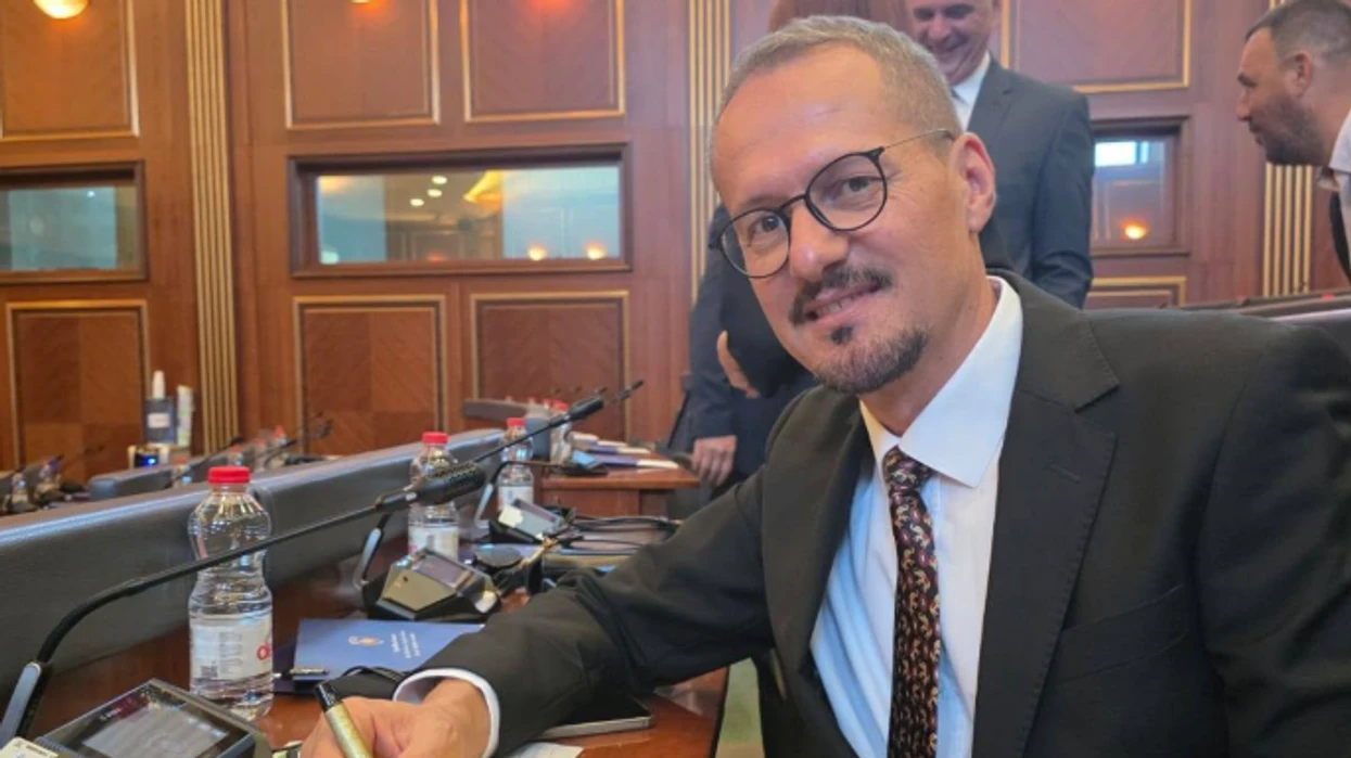 Pauza 30-minutëshe në Kuvend, Konushevci tregon çfarë propozoi deputeti serb Simiq