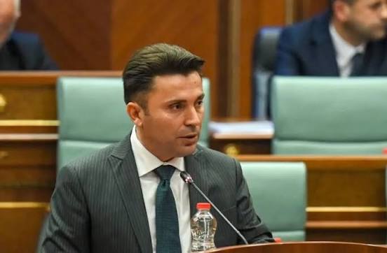 Deputeti i LVV-së godet LDK-në që abstenoi për Albulena Haxhiun: Le të abstenojnë edhe për Bekim Sejdiun