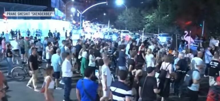 Mbyllet tubimi i 102, thirrjet e protestuesve: Nesër më shumë