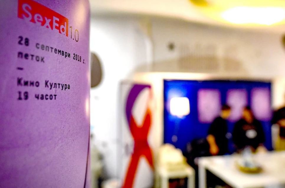 Asociacioni Hera reagon ndaj ministres Janevska: Edukimi seksual është masë mbrojtëse