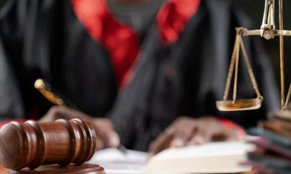 Dyshohen për tjetërsim të pronës 1.5 milionëshe – 5 zyrtarëve u ndalohet t’i afrohen komunës së Fushë Kosovës