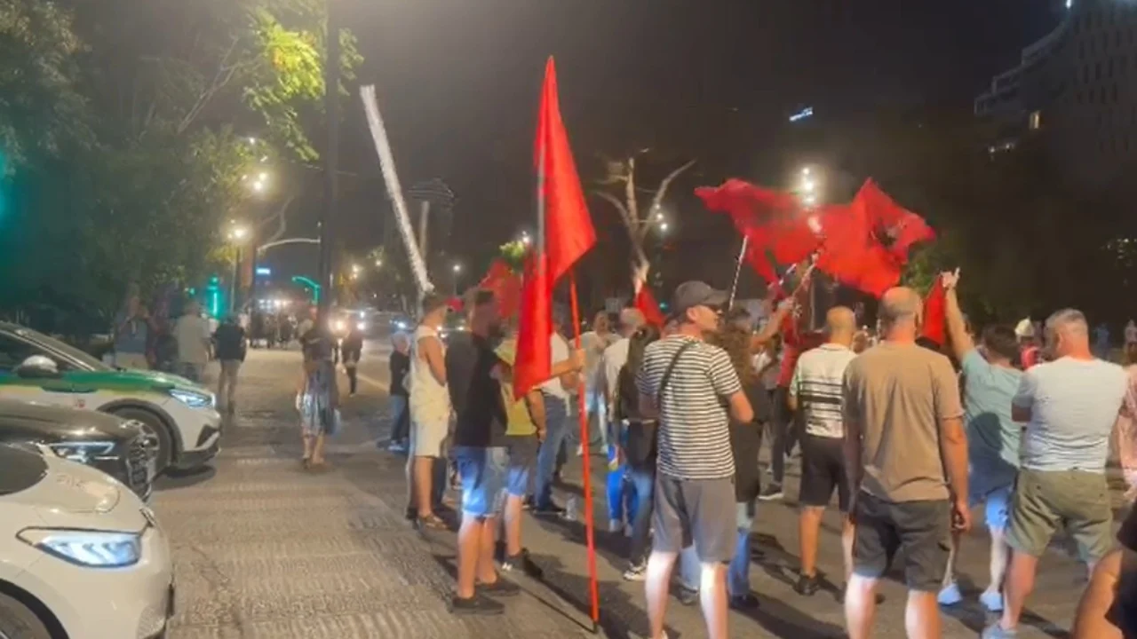 Tensionet në protestën dje në Tiranë, 1 i arrestuar dhe 15 të proceduar penalisht