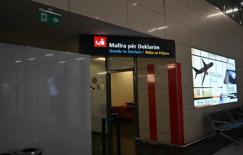 Dogana shton kontrollet në aeroport, rikujton udhëtarët për deklarim të mallrave