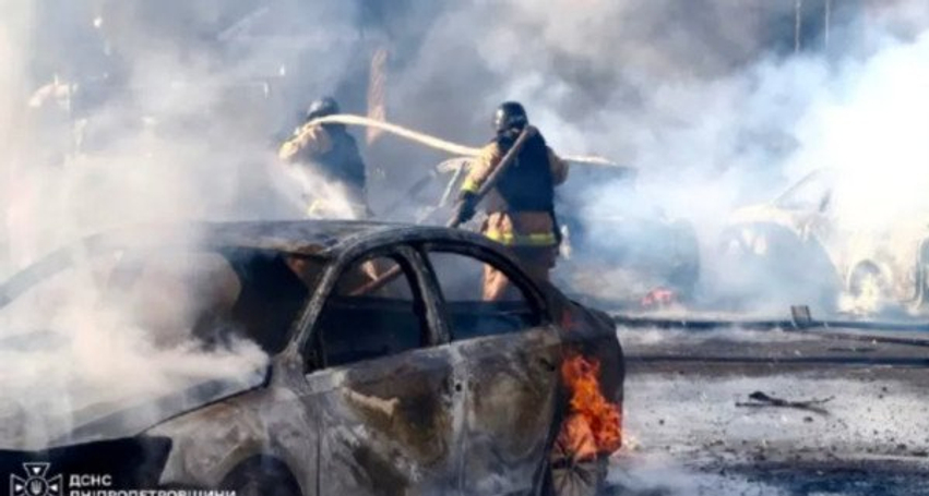 Katër të vrarë dhe 60 të plagosur në sulmin rus në një qendër tregtare në Ukrainë