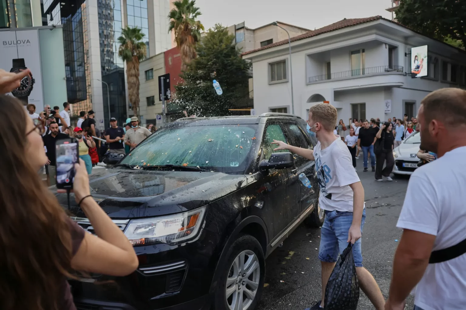 “Mbi 100 ditë protesta”/ Media Zvicerane: Shqiptarët kërkojnë arrestimin e Ramës! Demonstratat kanë tërhequr vëmendje në mbarë botën