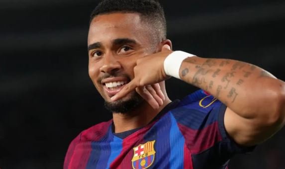 Gabriel Jesus flet pas golit të parë në “Camp Nou” 