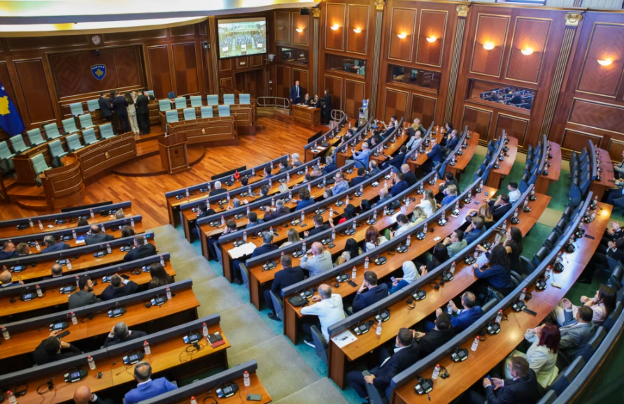 Çfarë fshihet pas provokimit të Listës Serbe në Kuvend? Qarri zbërthen prapaskenat: Është skenar i…!