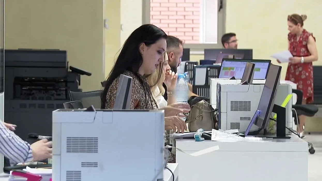 Pagat rriten, punësimi bie në Shqipëri