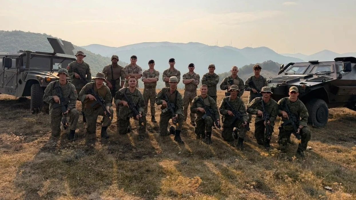 Ushtarakët shqiptarë vijojnë përgatitjet në Kosovë për garën e vështirë “Cambrian Patrol”