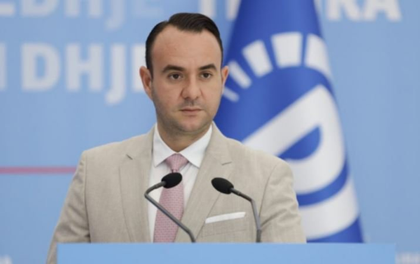 Balliu  Kartelet dhe komunizmi  dy rreziqe për një shtet 