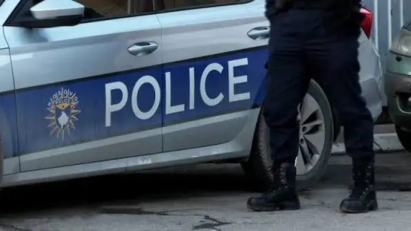 Incident në Zubin Potok: Shoferi godet policin teksa tentonte të largohej