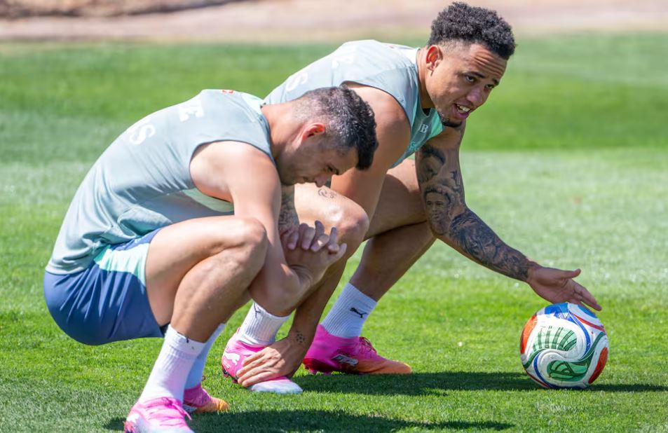 Granit Xhaka e mbështet vendimin e Okaforit?!