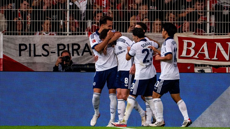 Pas barazimit me kampionët në fuqi, Schalke 04 merr fitoren e parë në kampionat