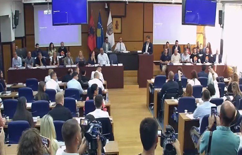 Përplasje në Kuvendin e Prishtinës për “Tulltoren”, LVV pengon fjalimin e Ramës