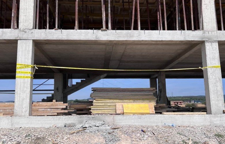 Inspektorati i Punës ndalon punimet në një objekt ndërtimi në Vushtrri