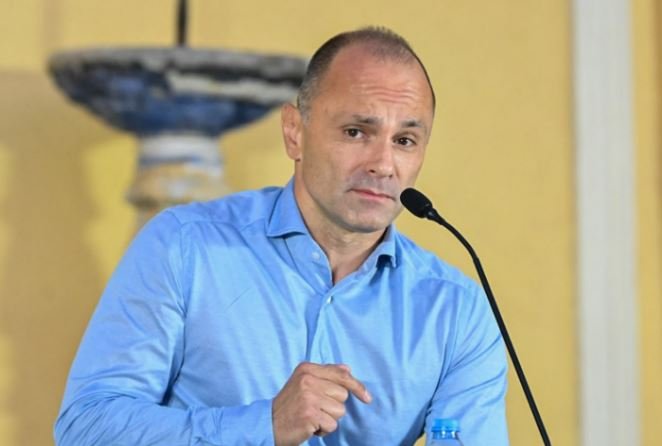 Filipçe: Mickoski shpenzon para publike për luks, ndërsa punëtorët mbijetojnë me 26,000 denarë